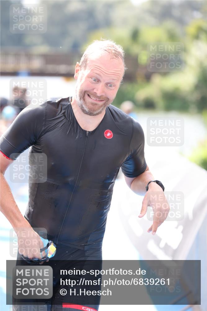 25.08.2024 - Elbe Triathlon Hamburg H.Heesch http://msf.ph/oto/6839261 25.08.2024 14:05:36 Schwimmen 4, 8, 9, 13, 15, 19, 22, 25, 29 meine-sportfotos.de