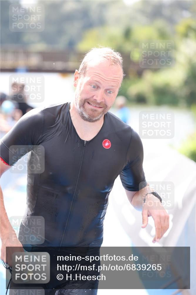 25.08.2024 - Elbe Triathlon Hamburg H.Heesch http://msf.ph/oto/6839265 25.08.2024 14:05:36 Schwimmen 4, 8, 9, 13, 15, 19, 22, 25, 29 meine-sportfotos.de