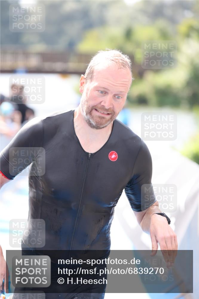25.08.2024 - Elbe Triathlon Hamburg H.Heesch http://msf.ph/oto/6839270 25.08.2024 14:05:36 Schwimmen 4, 8, 9, 13, 15, 19, 22, 25, 29 meine-sportfotos.de