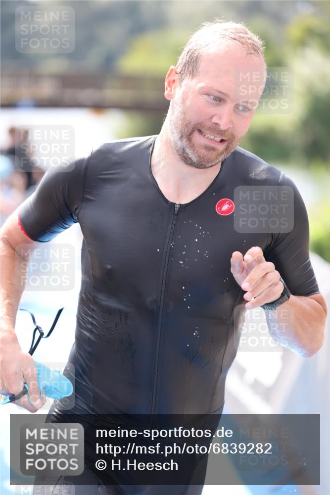 25.08.2024 - Elbe Triathlon Hamburg H.Heesch http://msf.ph/oto/6839282 25.08.2024 14:05:36 Schwimmen 4, 8, 9, 13, 15, 19, 22, 25, 29 meine-sportfotos.de