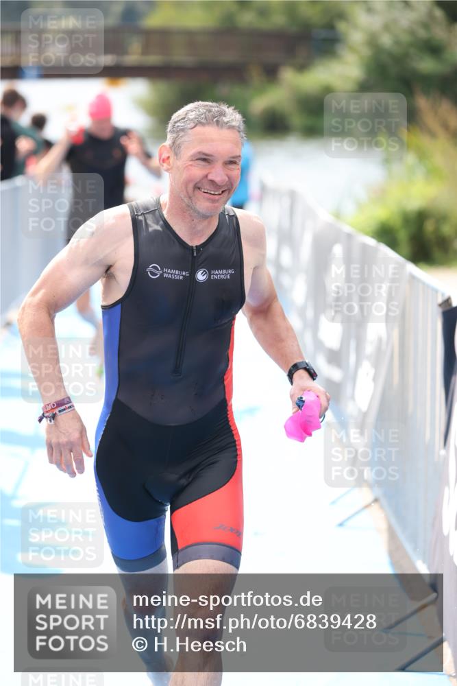 25.08.2024 - Elbe Triathlon Hamburg H.Heesch http://msf.ph/oto/6839428 25.08.2024 14:05:44 Schwimmen 4, 15, 17, 19, 22, 29 meine-sportfotos.de