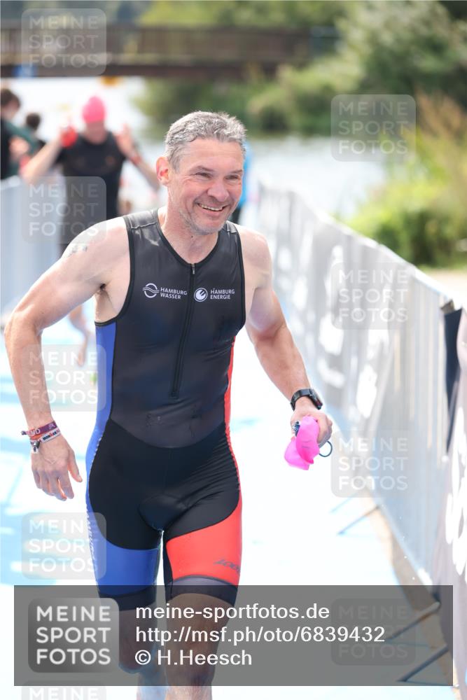 25.08.2024 - Elbe Triathlon Hamburg H.Heesch http://msf.ph/oto/6839432 25.08.2024 14:05:44 Schwimmen 4, 15, 17, 19, 22, 29 meine-sportfotos.de