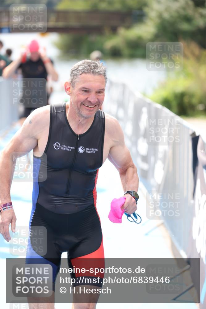25.08.2024 - Elbe Triathlon Hamburg H.Heesch http://msf.ph/oto/6839446 25.08.2024 14:05:44 Schwimmen 4, 15, 17, 19, 22, 29 meine-sportfotos.de