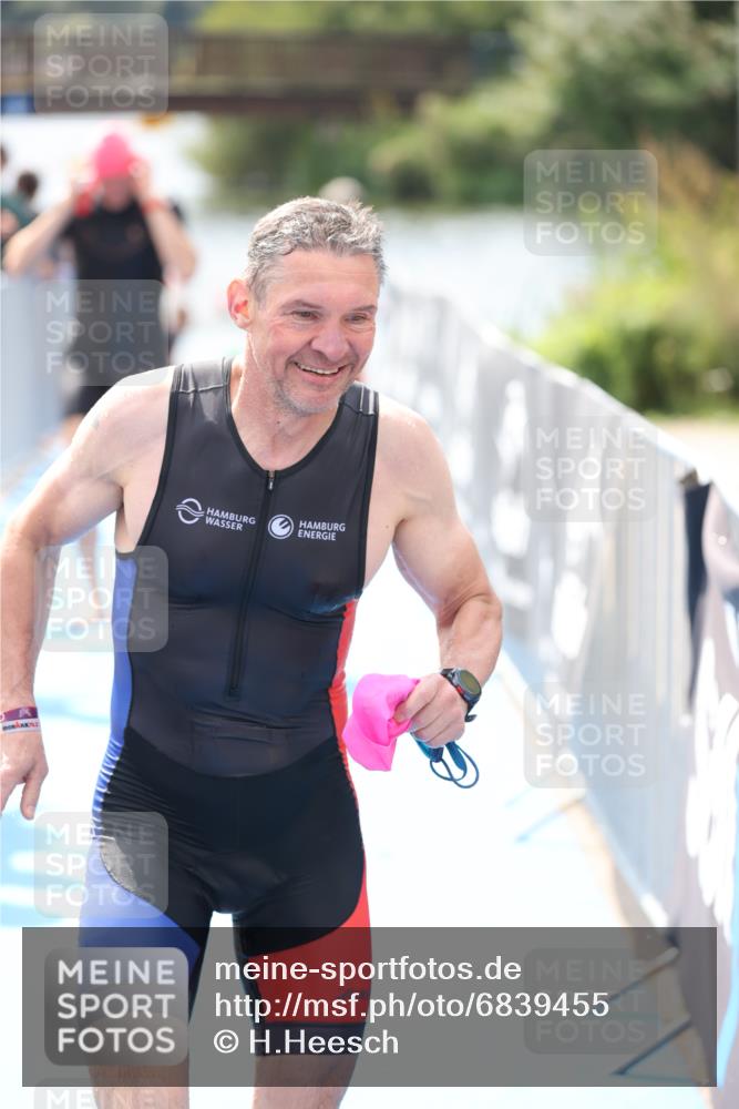 25.08.2024 - Elbe Triathlon Hamburg H.Heesch http://msf.ph/oto/6839455 25.08.2024 14:05:44 Schwimmen 4, 15, 17, 19, 22, 29 meine-sportfotos.de