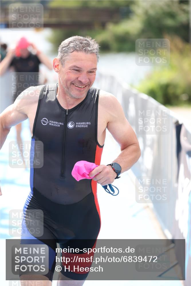 25.08.2024 - Elbe Triathlon Hamburg H.Heesch http://msf.ph/oto/6839472 25.08.2024 14:05:44 Schwimmen 4, 15, 17, 19, 22, 29 meine-sportfotos.de