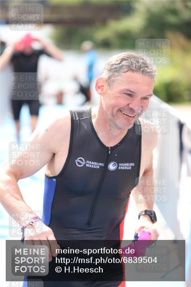 25.08.2024 - Elbe Triathlon Hamburg H.Heesch http://msf.ph/oto/6839504 25.08.2024 14:05:44 Schwimmen 4, 15, 17, 19, 22, 29 meine-sportfotos.de