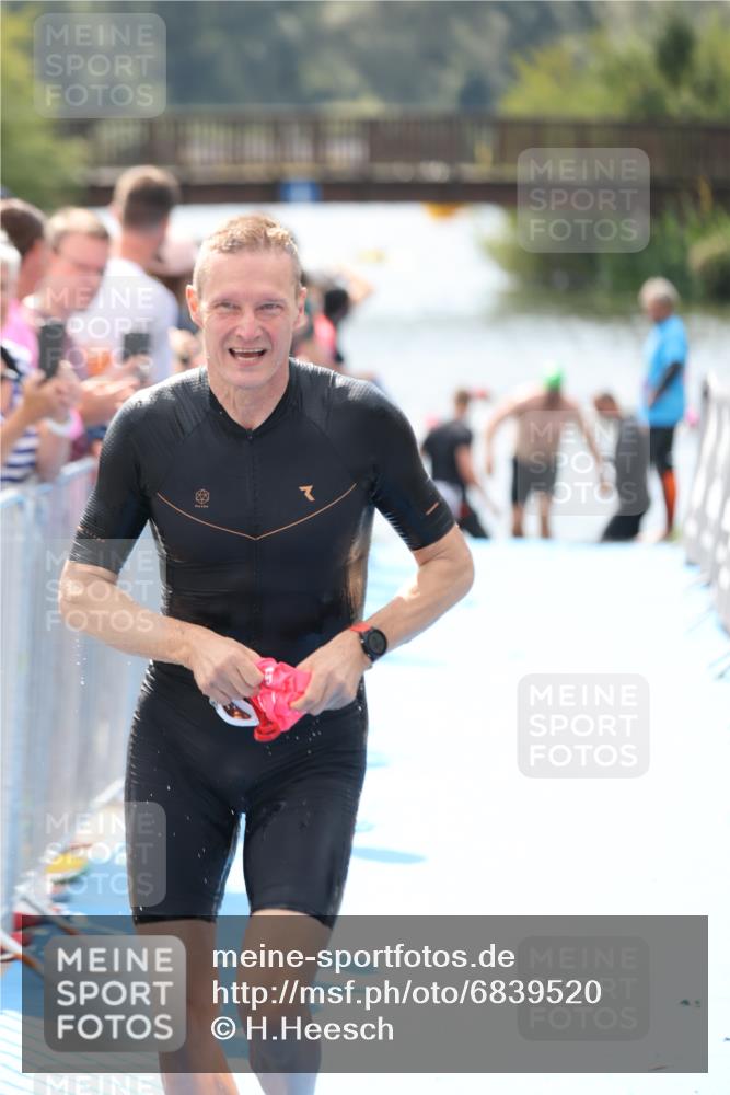 25.08.2024 - Elbe Triathlon Hamburg H.Heesch http://msf.ph/oto/6839520 25.08.2024 14:05:46 Schwimmen 4, 15, 17, 19, 22, 29 meine-sportfotos.de