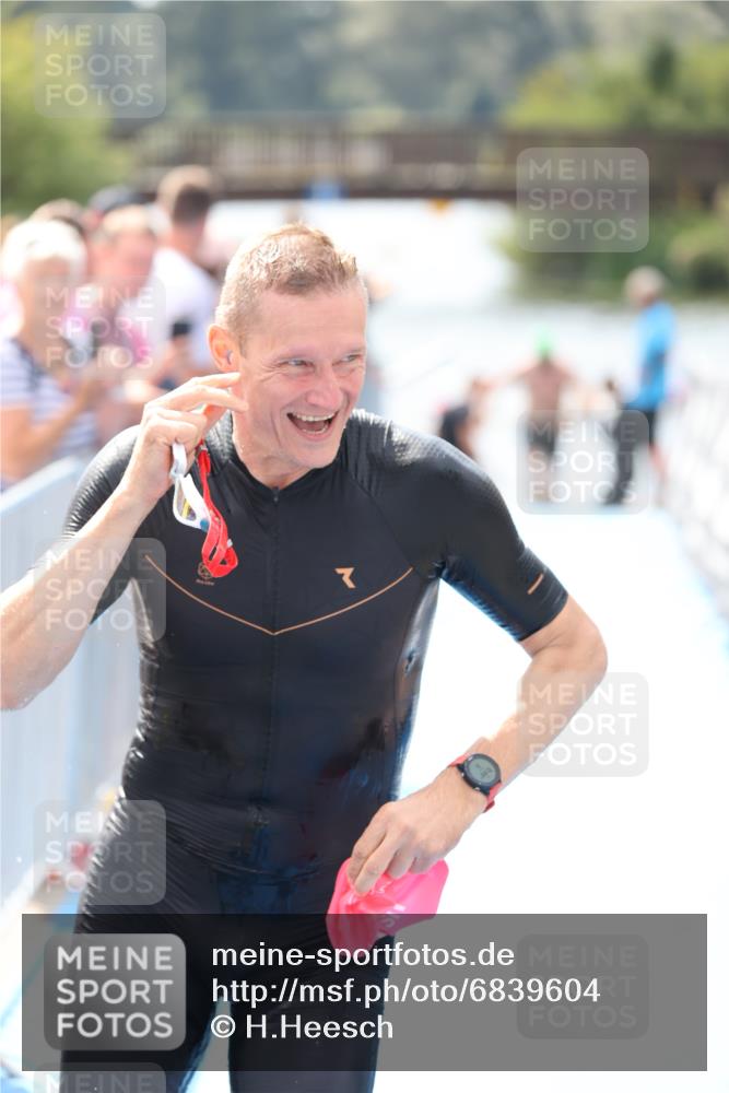 25.08.2024 - Elbe Triathlon Hamburg H.Heesch http://msf.ph/oto/6839604 25.08.2024 14:05:47 Schwimmen 15, 17, 19, 22, 29 meine-sportfotos.de