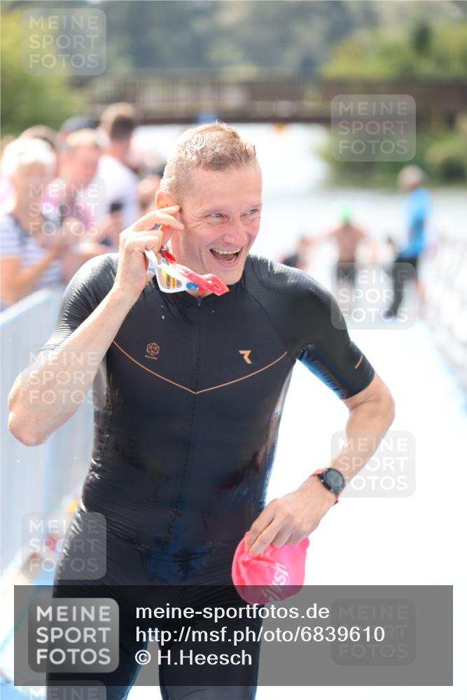 25.08.2024 - Elbe Triathlon Hamburg H.Heesch http://msf.ph/oto/6839610 25.08.2024 14:05:47 Schwimmen 15, 17, 19, 22, 29 meine-sportfotos.de