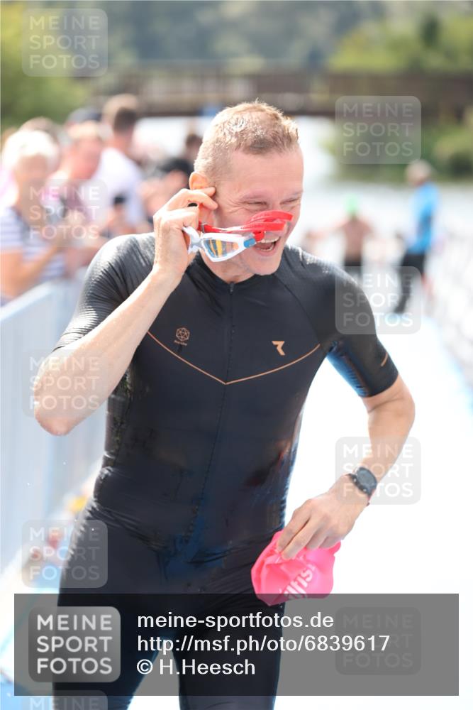 25.08.2024 - Elbe Triathlon Hamburg H.Heesch http://msf.ph/oto/6839617 25.08.2024 14:05:47 Schwimmen 15, 17, 19, 22, 29 meine-sportfotos.de