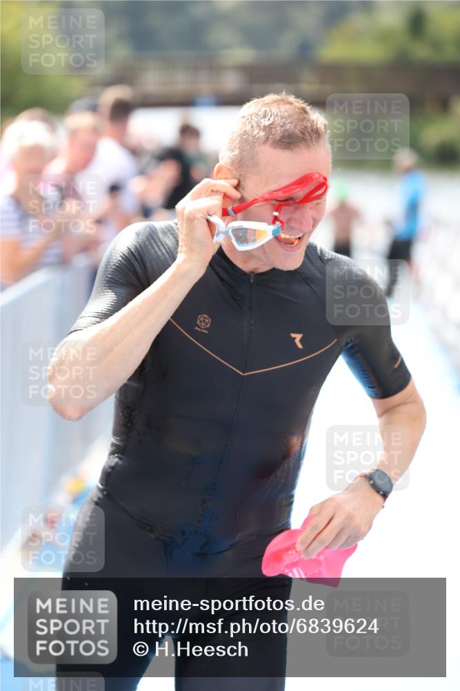 25.08.2024 - Elbe Triathlon Hamburg H.Heesch http://msf.ph/oto/6839624 25.08.2024 14:05:47 Schwimmen 15, 17, 19, 22, 29 meine-sportfotos.de