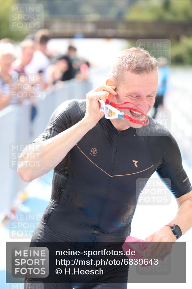 25.08.2024 - Elbe Triathlon Hamburg H.Heesch http://msf.ph/oto/6839643 25.08.2024 14:05:47 Schwimmen 15, 17, 19, 22, 29 meine-sportfotos.de