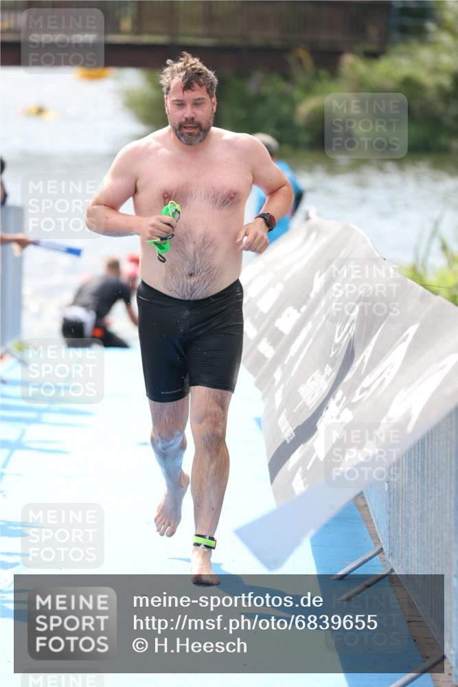 25.08.2024 - Elbe Triathlon Hamburg H.Heesch http://msf.ph/oto/6839655 25.08.2024 14:05:56 Schwimmen 6, 15, 17, 19, 23, 29 meine-sportfotos.de