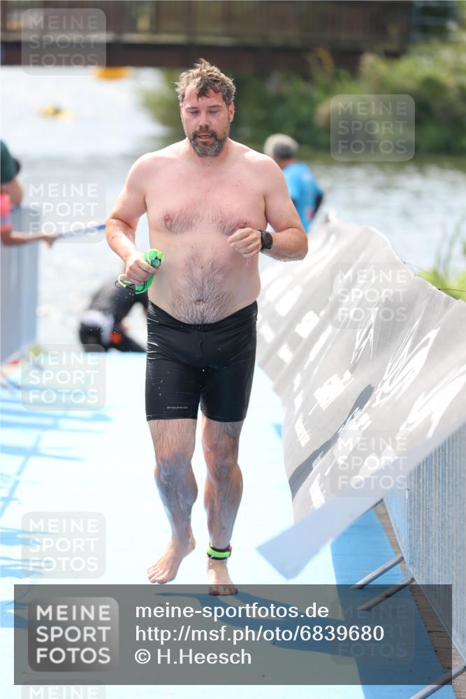 25.08.2024 - Elbe Triathlon Hamburg H.Heesch http://msf.ph/oto/6839680 25.08.2024 14:05:56 Schwimmen 6, 15, 17, 19, 23, 29 meine-sportfotos.de