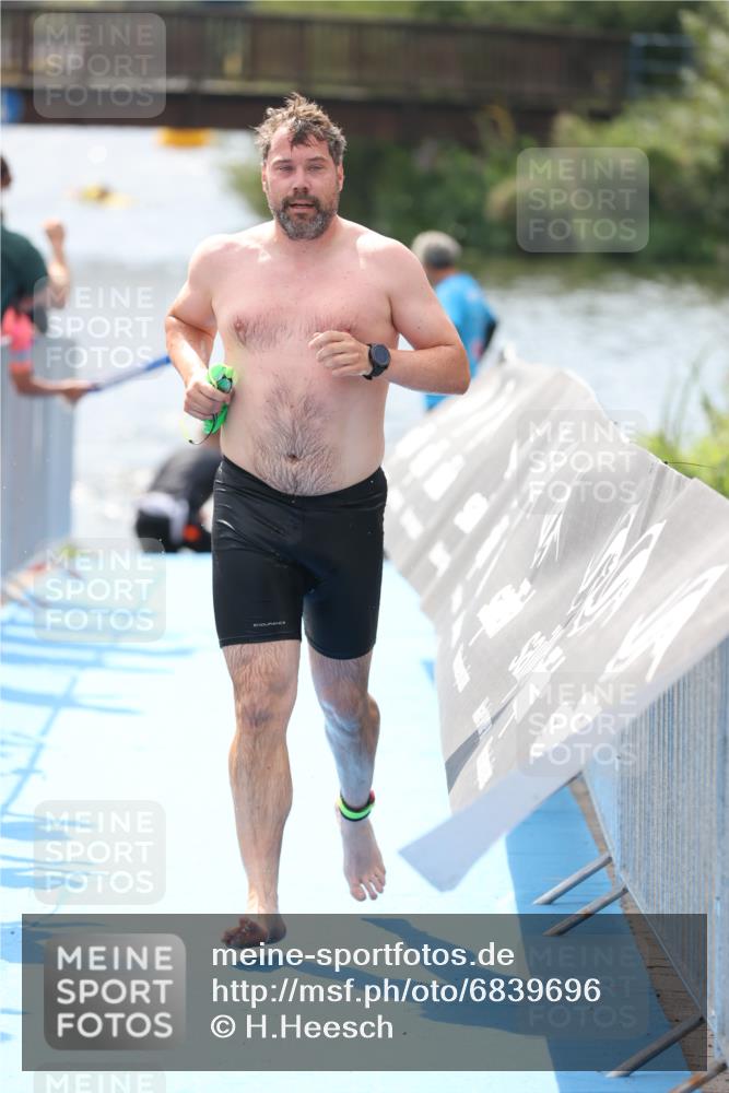 25.08.2024 - Elbe Triathlon Hamburg H.Heesch http://msf.ph/oto/6839696 25.08.2024 14:05:56 Schwimmen 6, 15, 17, 19, 23, 29 meine-sportfotos.de