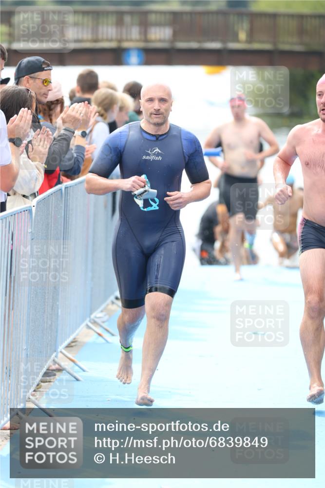 25.08.2024 - Elbe Triathlon Hamburg H.Heesch http://msf.ph/oto/6839849 25.08.2024 14:06:11 Schwimmen 6, 7, 10, 17, 18, 23, 28, 30 meine-sportfotos.de