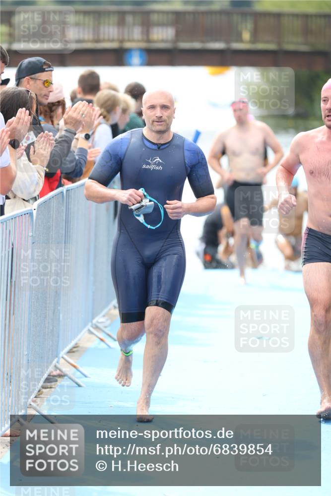 25.08.2024 - Elbe Triathlon Hamburg H.Heesch http://msf.ph/oto/6839854 25.08.2024 14:06:11 Schwimmen 6, 7, 10, 17, 18, 23, 28, 30 meine-sportfotos.de