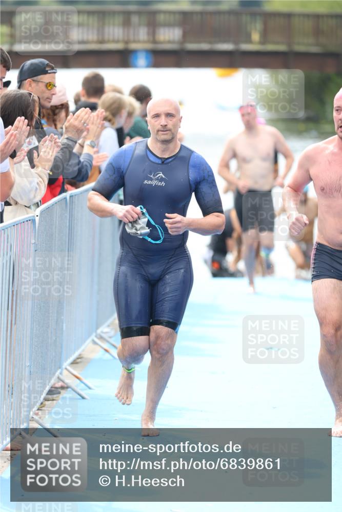 25.08.2024 - Elbe Triathlon Hamburg H.Heesch http://msf.ph/oto/6839861 25.08.2024 14:06:11 Schwimmen 6, 7, 10, 17, 18, 23, 28, 30 meine-sportfotos.de