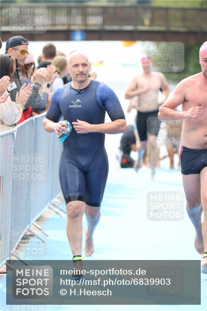 25.08.2024 - Elbe Triathlon Hamburg H.Heesch http://msf.ph/oto/6839903 25.08.2024 14:06:11 Schwimmen 6, 7, 10, 17, 18, 23, 28, 30 meine-sportfotos.de
