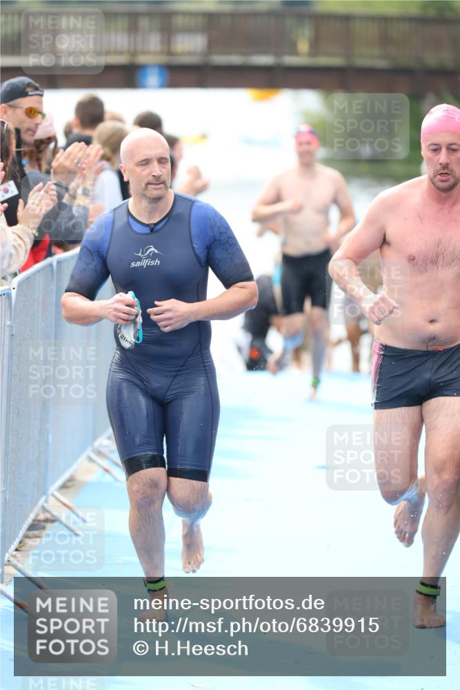 25.08.2024 - Elbe Triathlon Hamburg H.Heesch http://msf.ph/oto/6839915 25.08.2024 14:06:11 Schwimmen 6, 7, 10, 17, 18, 23, 28, 30 meine-sportfotos.de