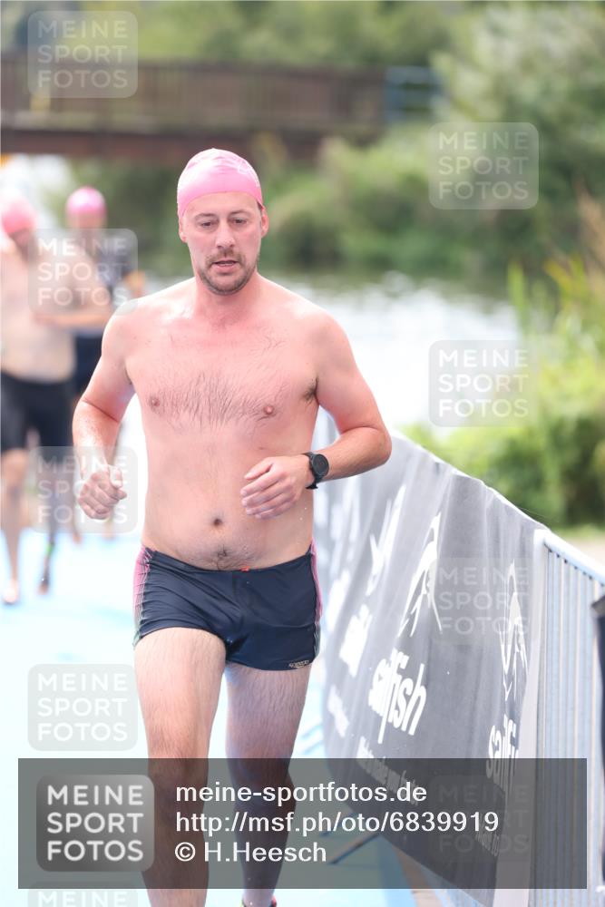 25.08.2024 - Elbe Triathlon Hamburg H.Heesch http://msf.ph/oto/6839919 25.08.2024 14:06:12 Schwimmen 6, 7, 10, 17, 18, 23, 28, 30 meine-sportfotos.de