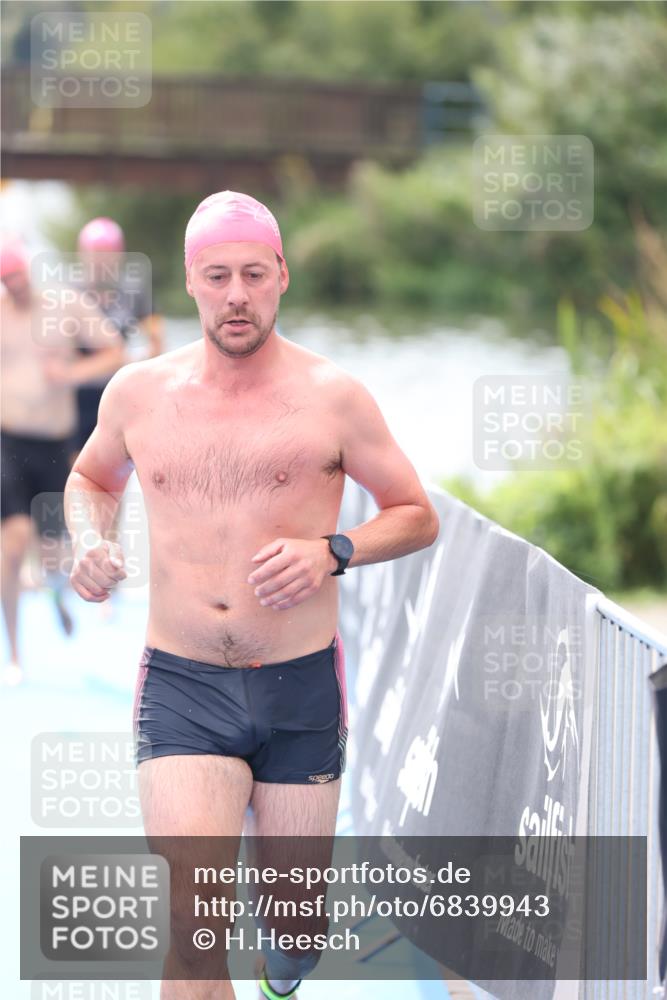 25.08.2024 - Elbe Triathlon Hamburg H.Heesch http://msf.ph/oto/6839943 25.08.2024 14:06:12 Schwimmen 6, 7, 10, 17, 18, 23, 28, 30 meine-sportfotos.de