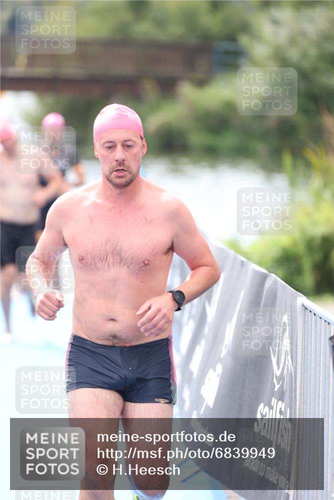 25.08.2024 - Elbe Triathlon Hamburg H.Heesch http://msf.ph/oto/6839949 25.08.2024 14:06:12 Schwimmen 6, 7, 10, 17, 18, 23, 28, 30 meine-sportfotos.de