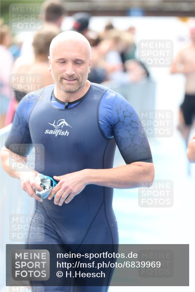 25.08.2024 - Elbe Triathlon Hamburg H.Heesch http://msf.ph/oto/6839969 25.08.2024 14:06:13 Schwimmen 6, 7, 10, 17, 18, 23, 28, 30 meine-sportfotos.de
