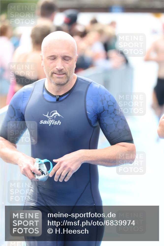 25.08.2024 - Elbe Triathlon Hamburg H.Heesch http://msf.ph/oto/6839974 25.08.2024 14:06:13 Schwimmen 6, 7, 10, 17, 18, 23, 28, 30 meine-sportfotos.de