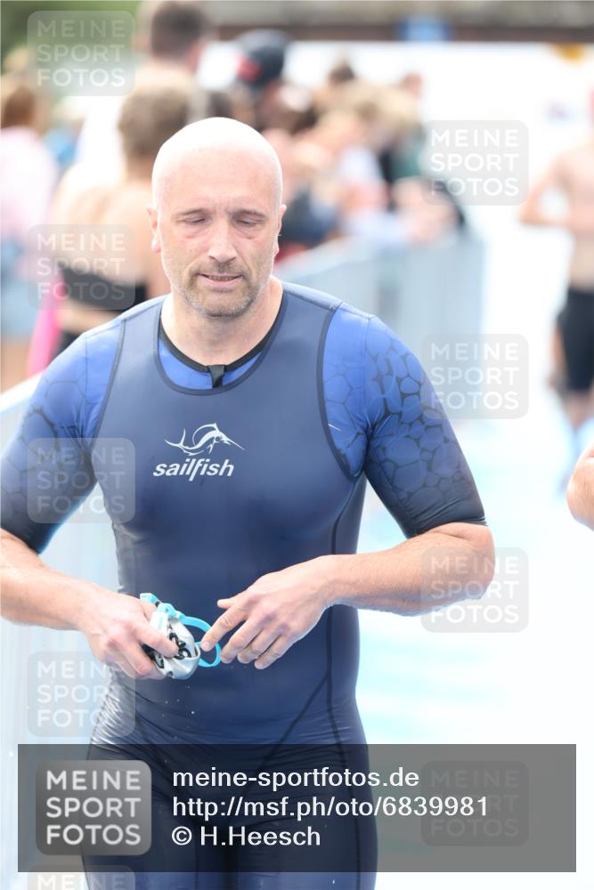 25.08.2024 - Elbe Triathlon Hamburg H.Heesch http://msf.ph/oto/6839981 25.08.2024 14:06:13 Schwimmen 6, 7, 10, 17, 18, 23, 28, 30 meine-sportfotos.de