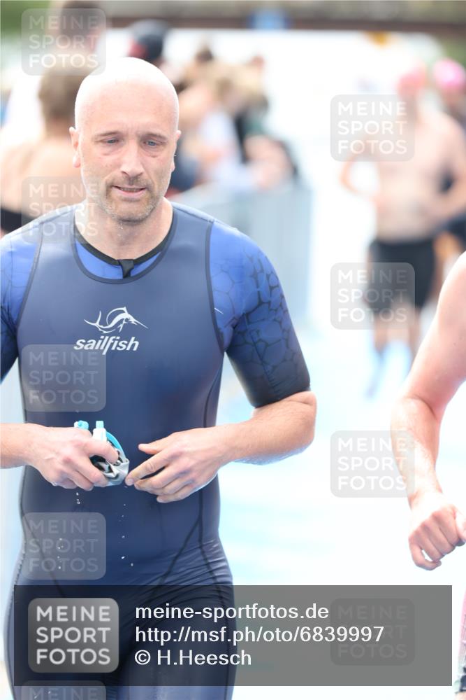 25.08.2024 - Elbe Triathlon Hamburg H.Heesch http://msf.ph/oto/6839997 25.08.2024 14:06:13 Schwimmen 6, 7, 10, 17, 18, 23, 28, 30 meine-sportfotos.de
