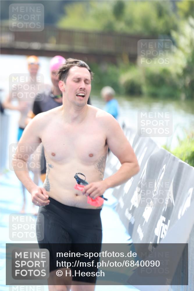 25.08.2024 - Elbe Triathlon Hamburg H.Heesch http://msf.ph/oto/6840090 25.08.2024 14:06:16 Schwimmen 6, 7, 10, 17, 18, 23, 28, 30 meine-sportfotos.de