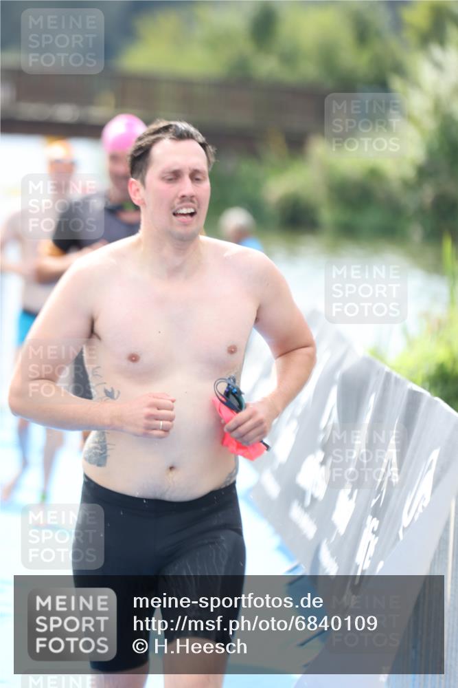 25.08.2024 - Elbe Triathlon Hamburg H.Heesch http://msf.ph/oto/6840109 25.08.2024 14:06:17 Schwimmen 6, 7, 10, 17, 18, 23, 28, 30 meine-sportfotos.de