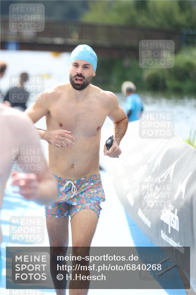 25.08.2024 - Elbe Triathlon Hamburg H.Heesch http://msf.ph/oto/6840268 25.08.2024 14:06:21 Schwimmen 6, 7, 10, 18, 23, 28, 30 meine-sportfotos.de