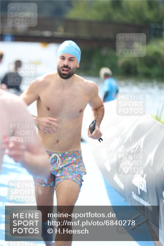 25.08.2024 - Elbe Triathlon Hamburg H.Heesch http://msf.ph/oto/6840278 25.08.2024 14:06:21 Schwimmen 6, 7, 10, 18, 23, 28, 30 meine-sportfotos.de