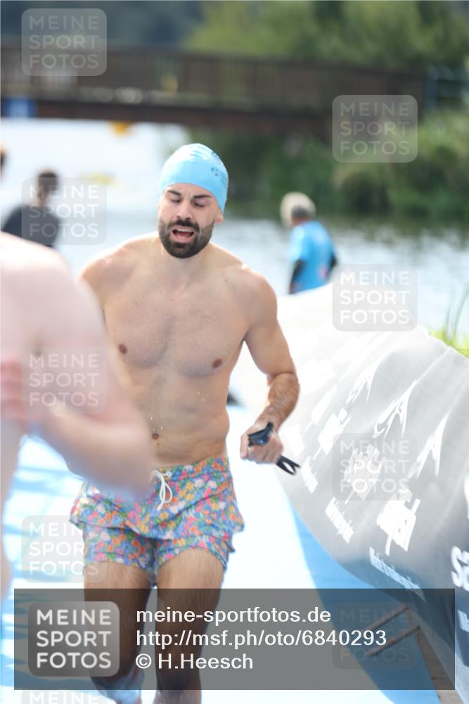 25.08.2024 - Elbe Triathlon Hamburg H.Heesch http://msf.ph/oto/6840293 25.08.2024 14:06:21 Schwimmen 6, 7, 10, 18, 23, 28, 30 meine-sportfotos.de