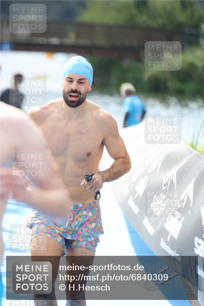25.08.2024 - Elbe Triathlon Hamburg H.Heesch http://msf.ph/oto/6840309 25.08.2024 14:06:21 Schwimmen 6, 7, 10, 18, 23, 28, 30 meine-sportfotos.de