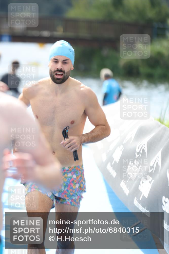 25.08.2024 - Elbe Triathlon Hamburg H.Heesch http://msf.ph/oto/6840315 25.08.2024 14:06:21 Schwimmen 6, 7, 10, 18, 23, 28, 30 meine-sportfotos.de