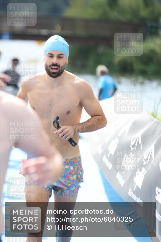 25.08.2024 - Elbe Triathlon Hamburg H.Heesch http://msf.ph/oto/6840325 25.08.2024 14:06:21 Schwimmen 6, 7, 10, 18, 23, 28, 30 meine-sportfotos.de