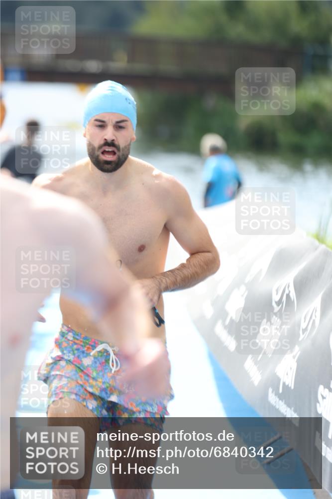 25.08.2024 - Elbe Triathlon Hamburg H.Heesch http://msf.ph/oto/6840342 25.08.2024 14:06:21 Schwimmen 6, 7, 10, 18, 23, 28, 30 meine-sportfotos.de