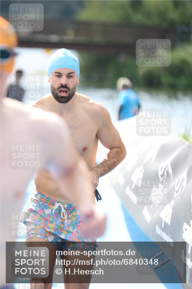 25.08.2024 - Elbe Triathlon Hamburg H.Heesch http://msf.ph/oto/6840348 25.08.2024 14:06:21 Schwimmen 6, 7, 10, 18, 23, 28, 30 meine-sportfotos.de