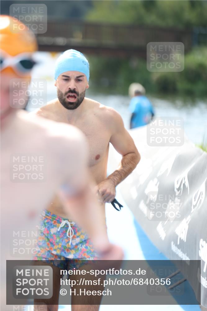 25.08.2024 - Elbe Triathlon Hamburg H.Heesch http://msf.ph/oto/6840356 25.08.2024 14:06:21 Schwimmen 6, 7, 10, 18, 23, 28, 30 meine-sportfotos.de