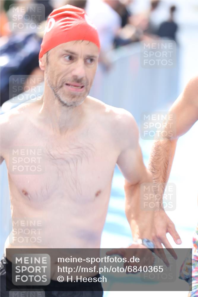 25.08.2024 - Elbe Triathlon Hamburg H.Heesch http://msf.ph/oto/6840365 25.08.2024 14:06:22 Schwimmen 6, 7, 10, 18, 23, 28, 30 meine-sportfotos.de