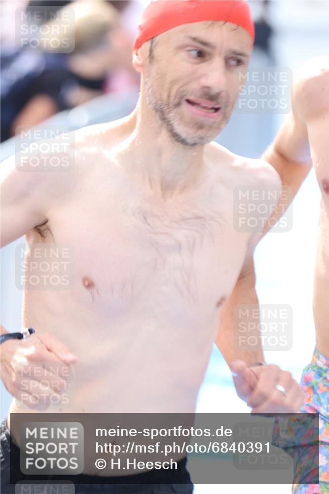 25.08.2024 - Elbe Triathlon Hamburg H.Heesch http://msf.ph/oto/6840391 25.08.2024 14:06:23 Schwimmen 6, 7, 10, 18, 23, 28, 30 meine-sportfotos.de