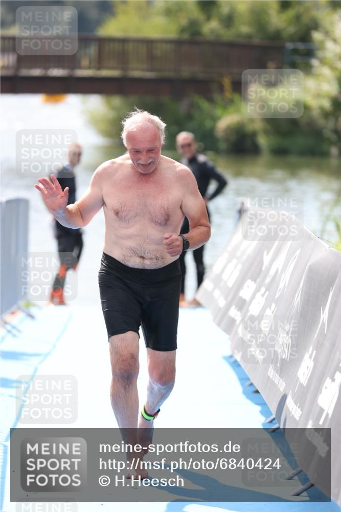 25.08.2024 - Elbe Triathlon Hamburg H.Heesch http://msf.ph/oto/6840424 25.08.2024 14:08:21 Schwimmen  meine-sportfotos.de