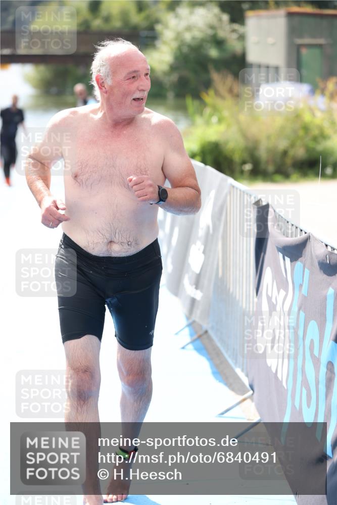 25.08.2024 - Elbe Triathlon Hamburg H.Heesch http://msf.ph/oto/6840491 25.08.2024 14:08:25 Schwimmen  meine-sportfotos.de