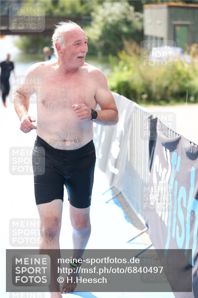 25.08.2024 - Elbe Triathlon Hamburg H.Heesch http://msf.ph/oto/6840497 25.08.2024 14:08:25 Schwimmen  meine-sportfotos.de