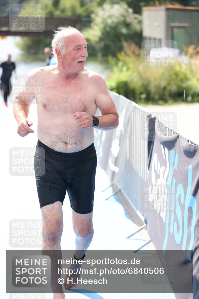 25.08.2024 - Elbe Triathlon Hamburg H.Heesch http://msf.ph/oto/6840506 25.08.2024 14:08:25 Schwimmen  meine-sportfotos.de
