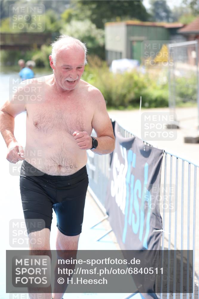 25.08.2024 - Elbe Triathlon Hamburg H.Heesch http://msf.ph/oto/6840511 25.08.2024 14:08:25 Schwimmen  meine-sportfotos.de