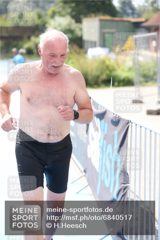 25.08.2024 - Elbe Triathlon Hamburg H.Heesch http://msf.ph/oto/6840517 25.08.2024 14:08:26 Schwimmen  meine-sportfotos.de